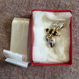 Talbot’s bee 🐝 brooch